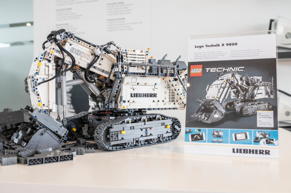 lego-technic-liebherr-r-9800-42100-muenchen-1024x683.jpg
