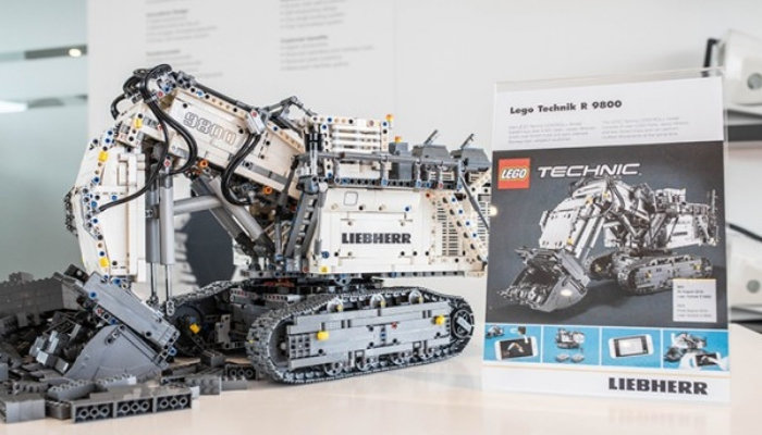 LEGO-Technic-Liebherr-R-9800-42100.jpg