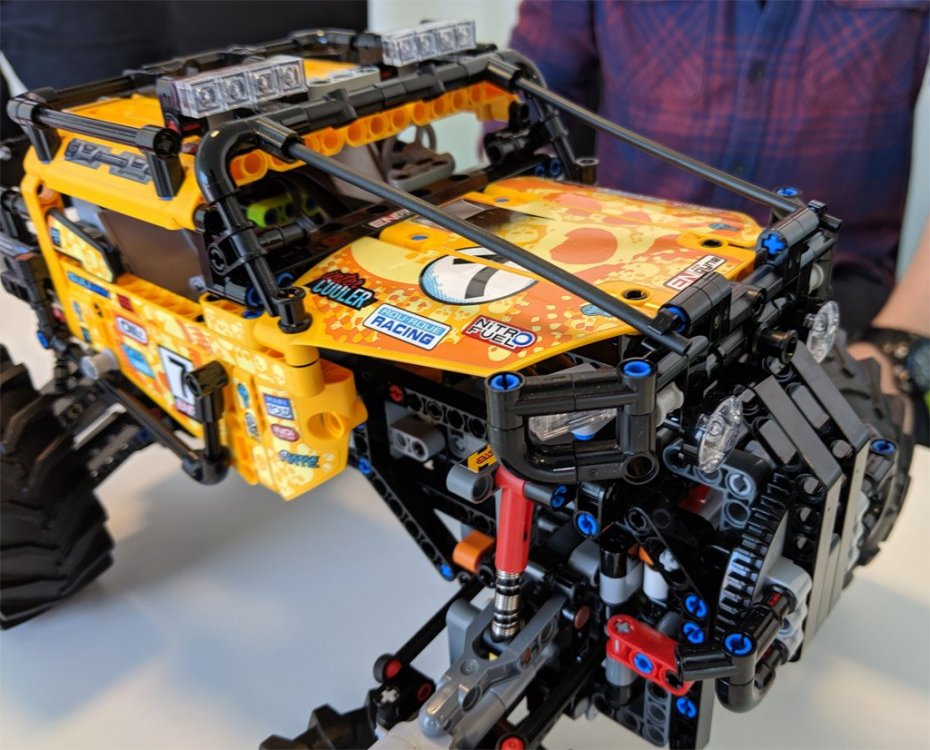 lego-technic-4×4-X-treme-off-roader-42099-front-2019-zusammengebaut-andres-lehmann.jpg