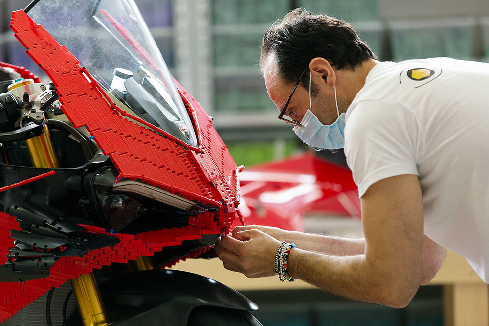 LEGO-Technic-DUCATI-PANIGALE-V4-R-1-1-MODEL-05.thumb.jpg.f73432f962298623b0fa0ce8fe543efd.jpg