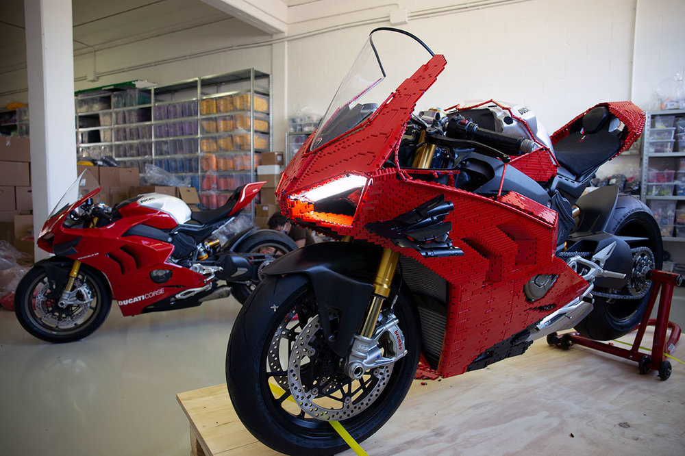 LEGO-Technic-DUCATI-PANIGALE-V4-R-1-1-MODEL-07.thumb.jpg.a3019ccf3e9bce89ad772e5e8da7db07.jpg